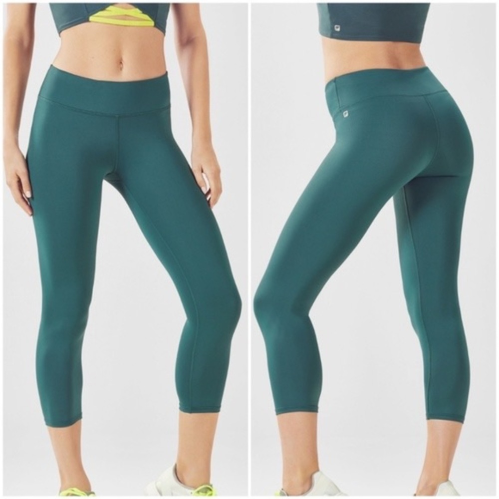 Like New Dark Teal FABLETICS “Salar” Capri Leggings, Size Medium